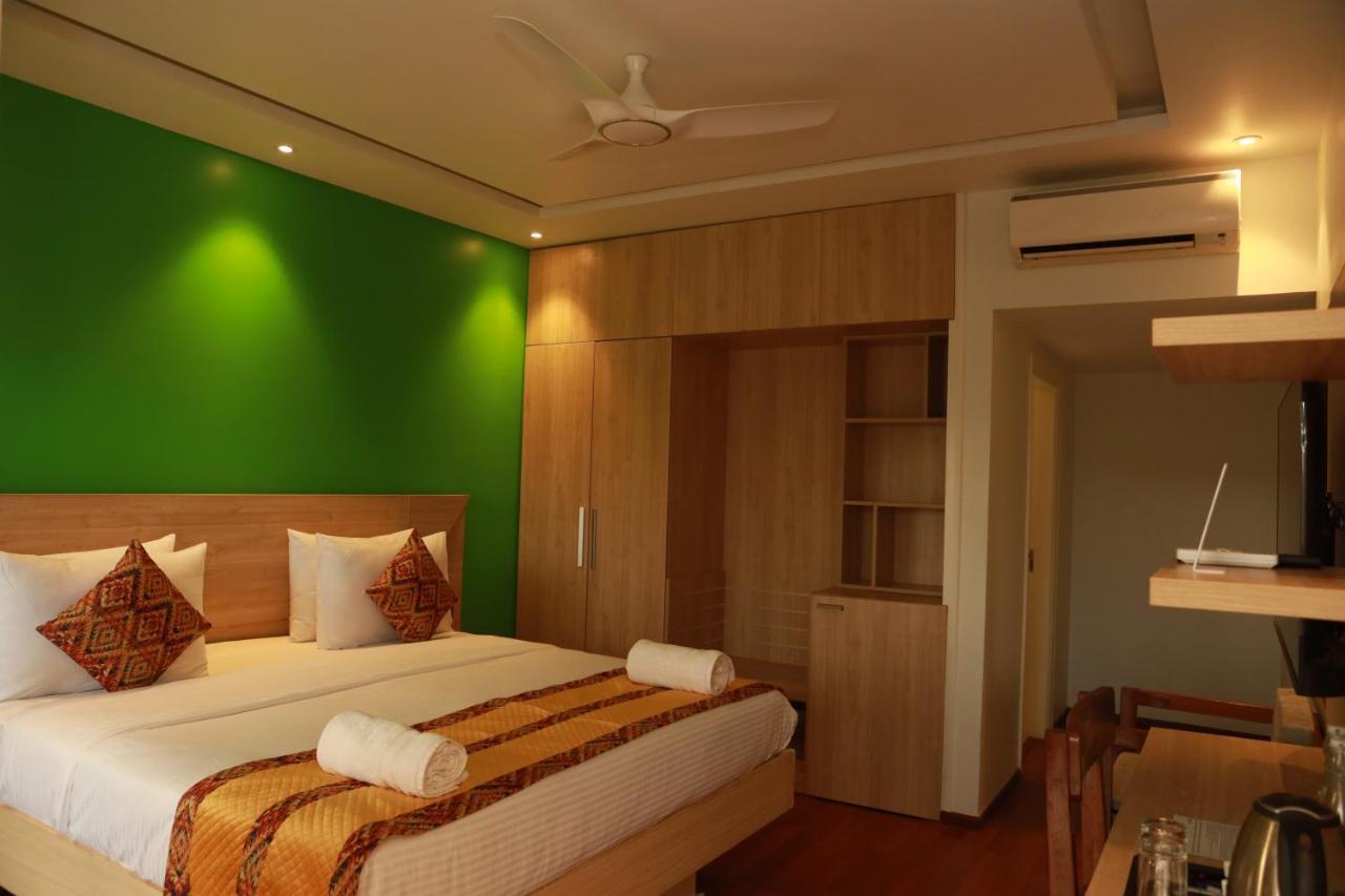Gracias Cafe & Resort Morjim Exterior photo
