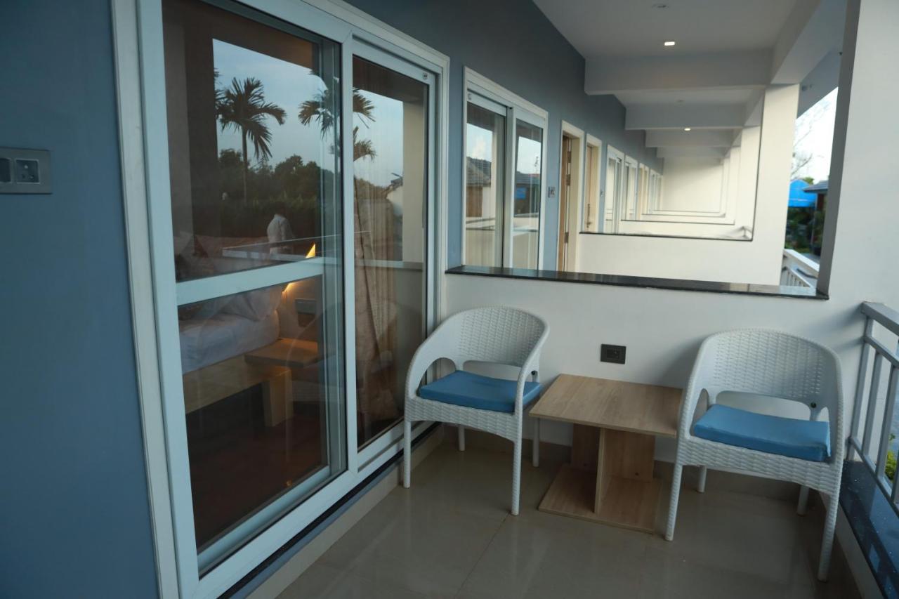 Gracias Cafe & Resort Morjim Exterior photo
