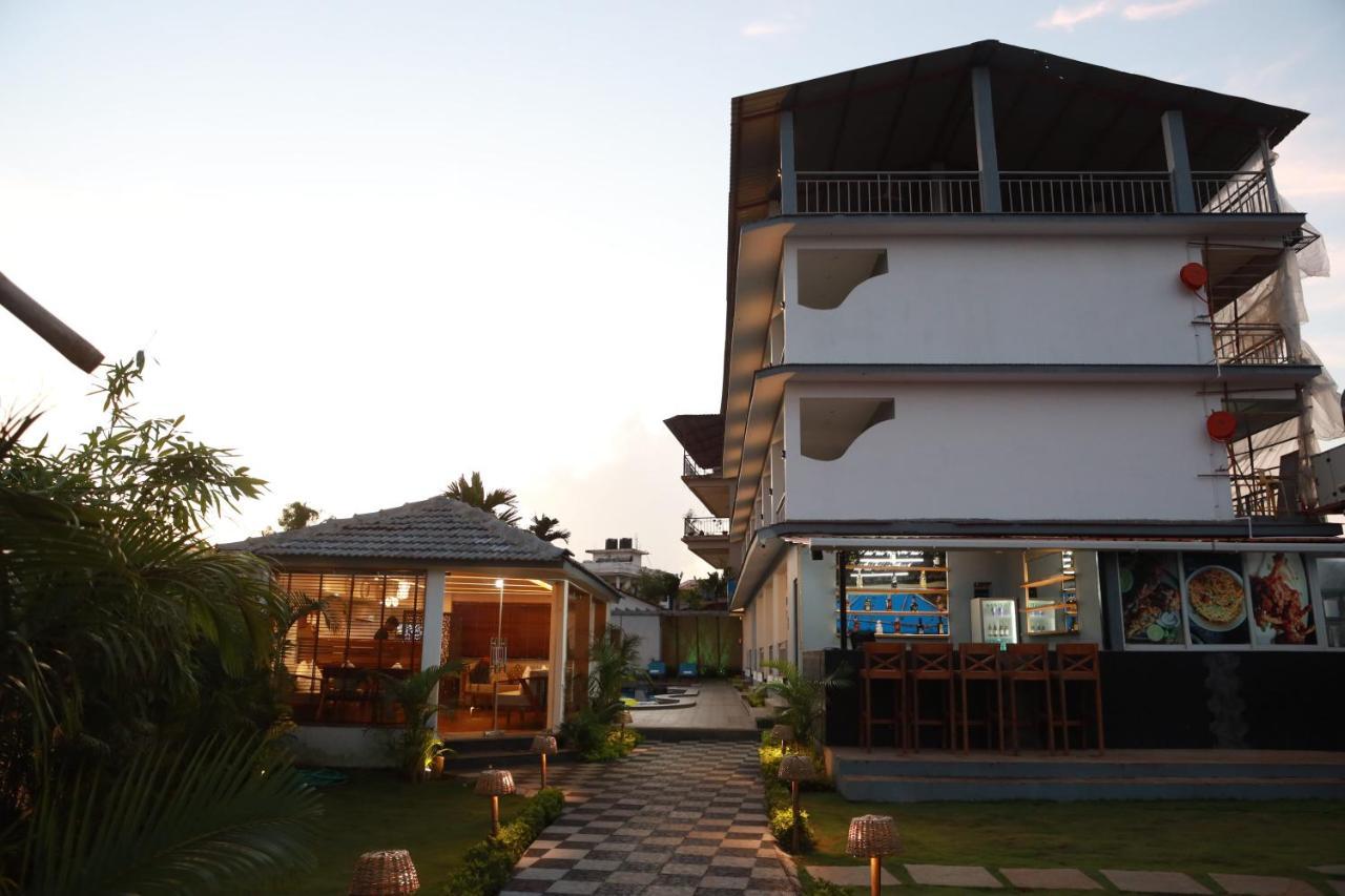 Gracias Cafe & Resort Morjim Exterior photo