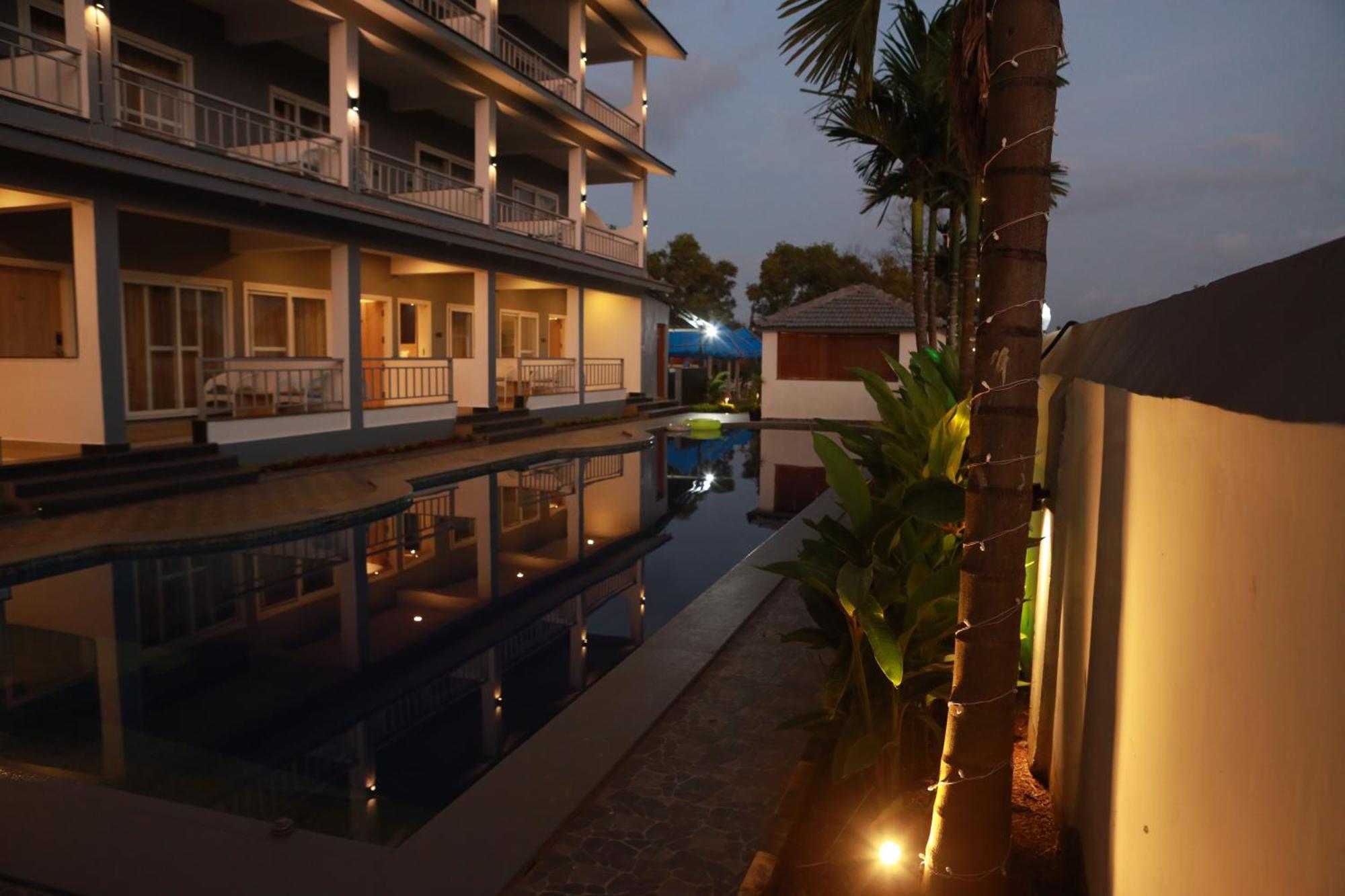Gracias Cafe & Resort Morjim Exterior photo