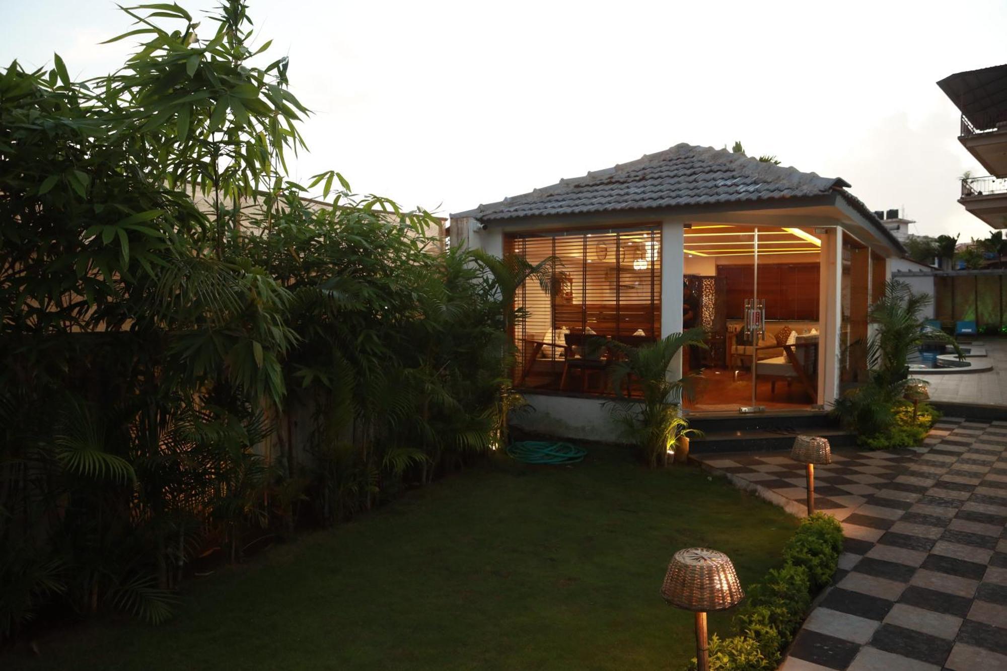 Gracias Cafe & Resort Morjim Exterior photo