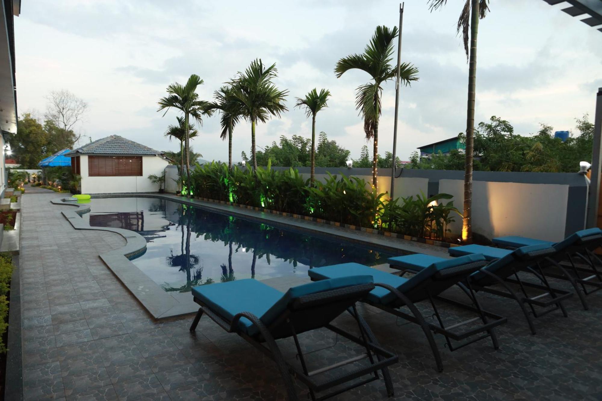 Gracias Cafe & Resort Morjim Exterior photo