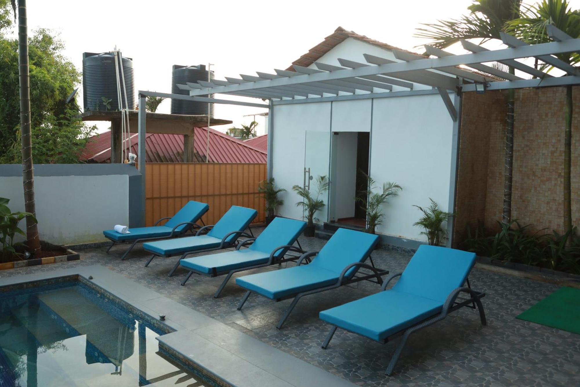 Gracias Cafe & Resort Morjim Exterior photo