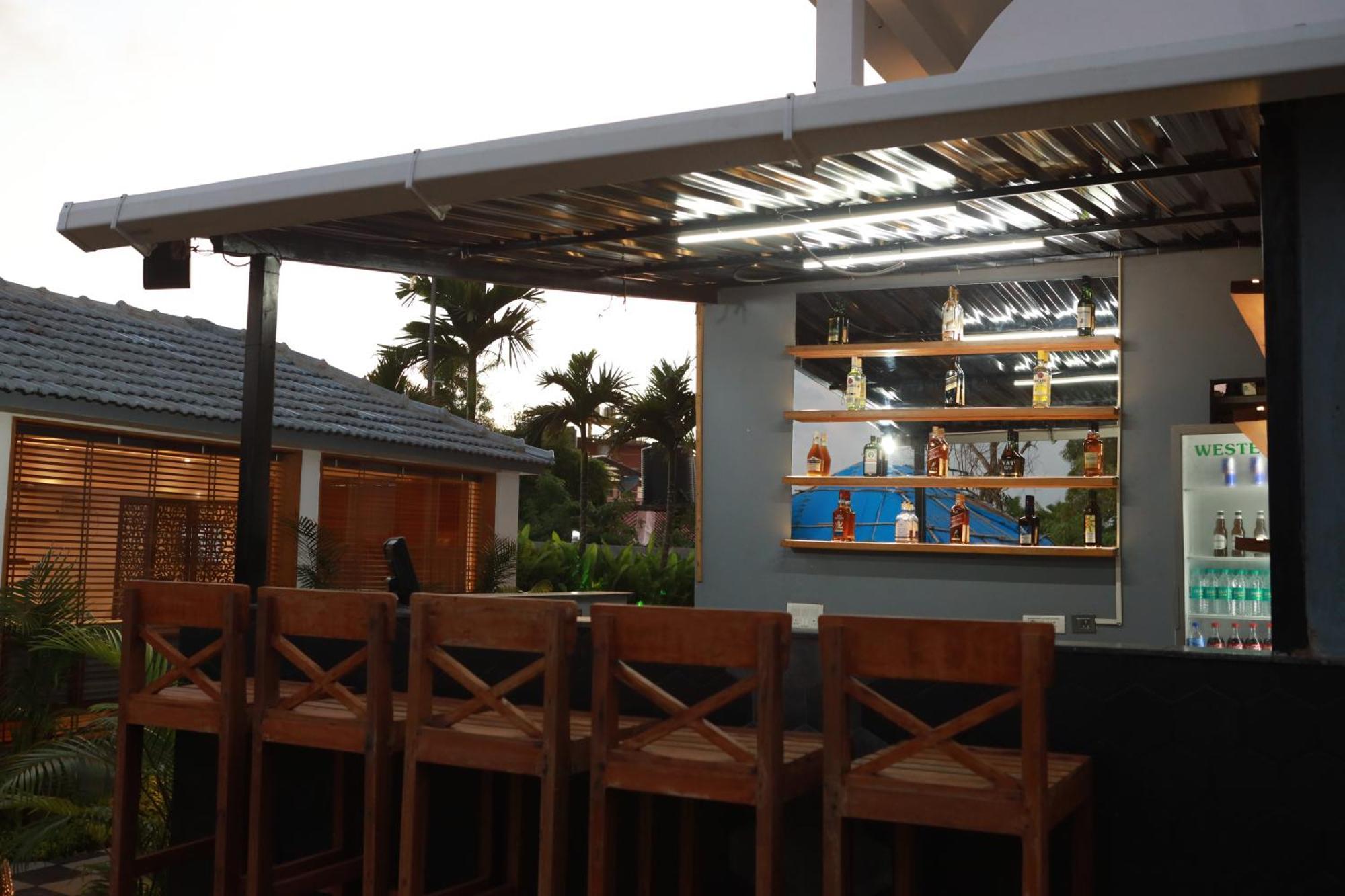 Gracias Cafe & Resort Morjim Exterior photo